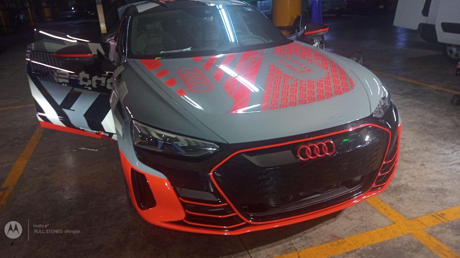 Somos Rotulación CDMX. Brindamos servicio de rotulación de autos, logotipos en vinil y señalética. Damos atención inmediata.